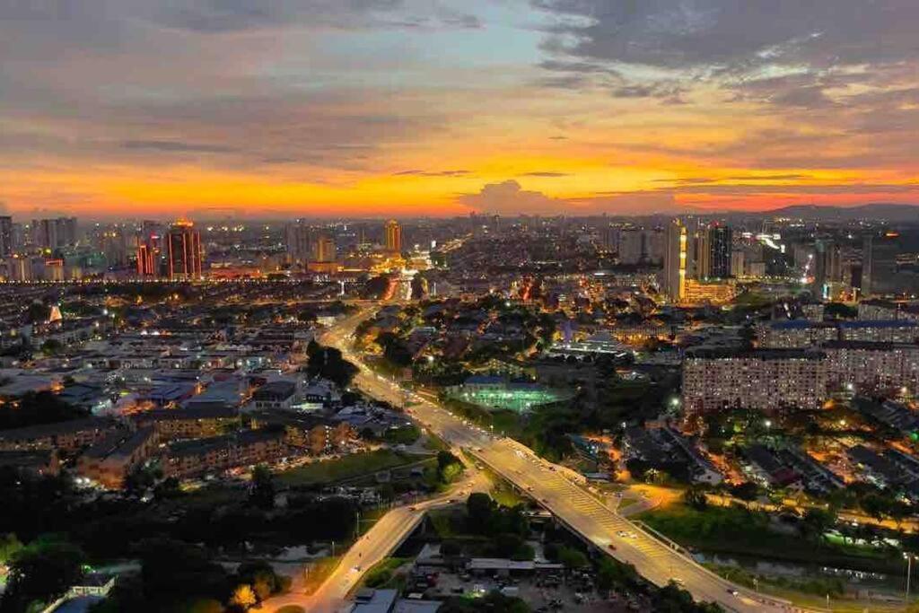 Cozy Aera Residence / Free Wi-Fi Netflix / Sunway เปอตาลิงจายา ภายนอก รูปภาพ
